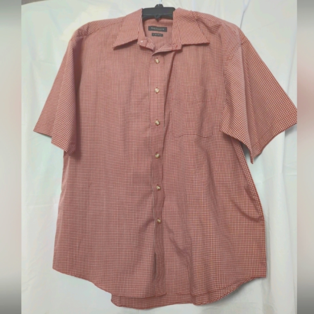 Van Heusen Shirt Mens Sz. Large Red Tan Plaid Button Up Short Sleeve with Pocket
